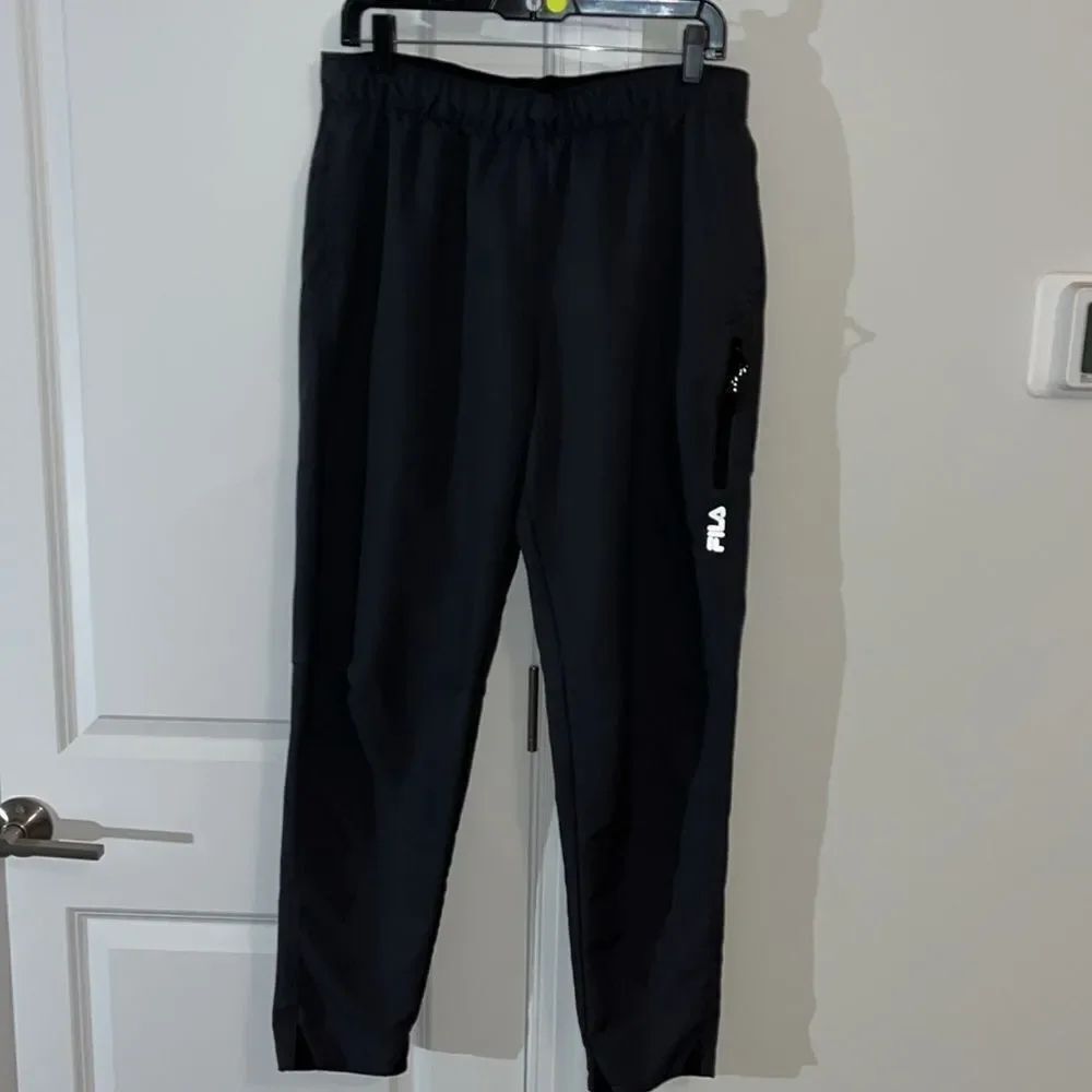 Gray tapered legs FILA Secure sweatpants track suit casual pants men’s work out